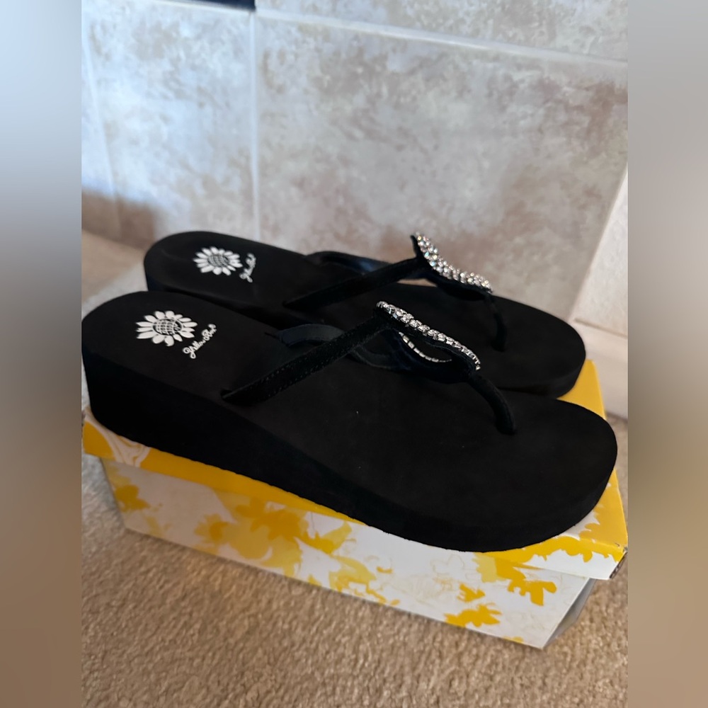 Yellow Black Sandals Size 11